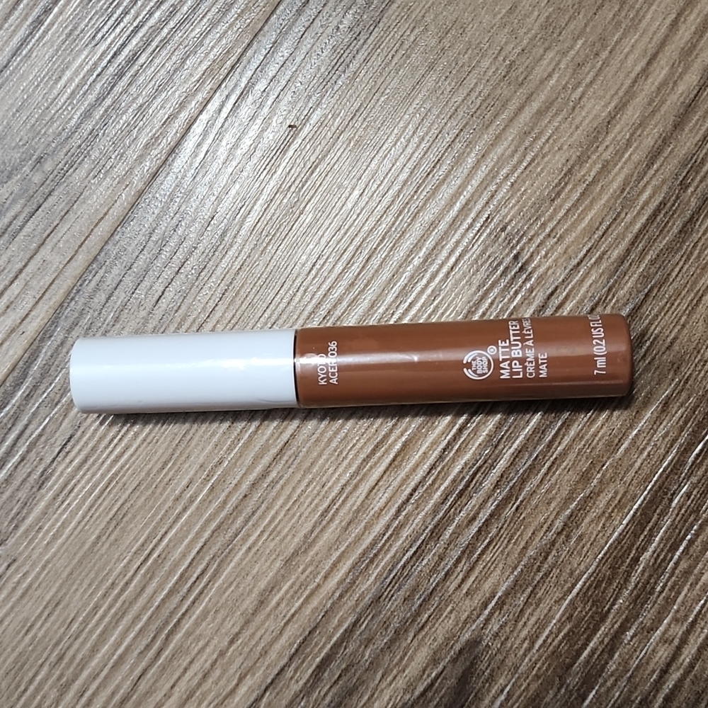 The Body Shop Matte Lip Butter in Kyoto Acer 036